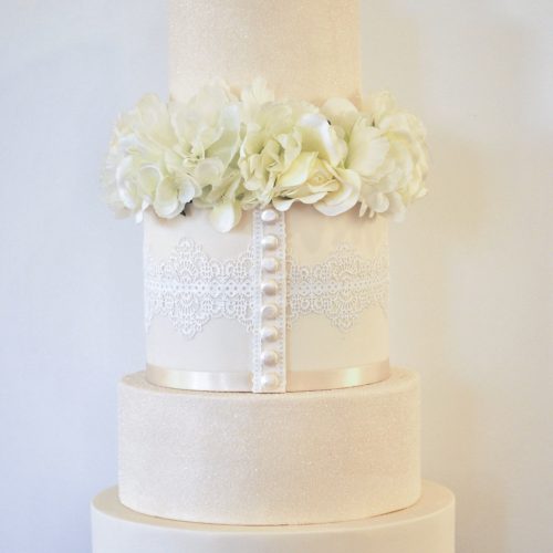 pearlssparkleweddingdresscake_20190407113631399